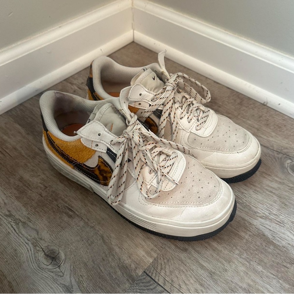 Women’s Nikes!